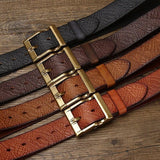 Bælte i læder med struktureret overflade og markant spænde – model Elviro