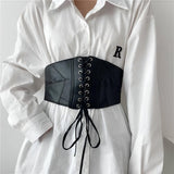Korset med bred snøring og patchwork-design – model Ravelyn