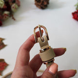 Læderbælte til kvinder med fine gulddetaljer og slankt design – model Daisy