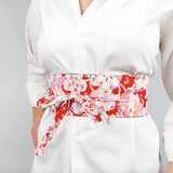 Obi-bælte i rød med japanske blomstermotiver – model Momiji